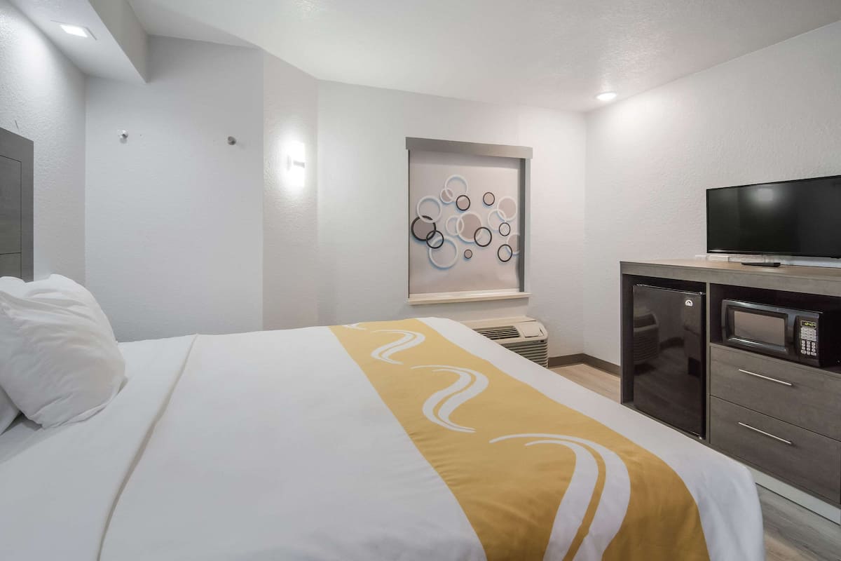 Suite, 1 King-Bett und Schlafsofa, Nichtraucher | Schreibtisch, Verdunkelungsvorhänge, Bügeleisen/Bügelbrett