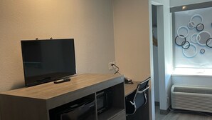 Standard Room, 2 Katil Kelamin (Double), Non Smoking | Meja, langsir/tirai gelap terus, seterika/papan seterika, Wi-fi percuma 