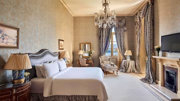 Suite, 1 letto king, balcone, vista fiume (Imperial-Extra living room-Extra bedr) | Biancheria da letto di alta qualità, materassi a doppio strato, minibar