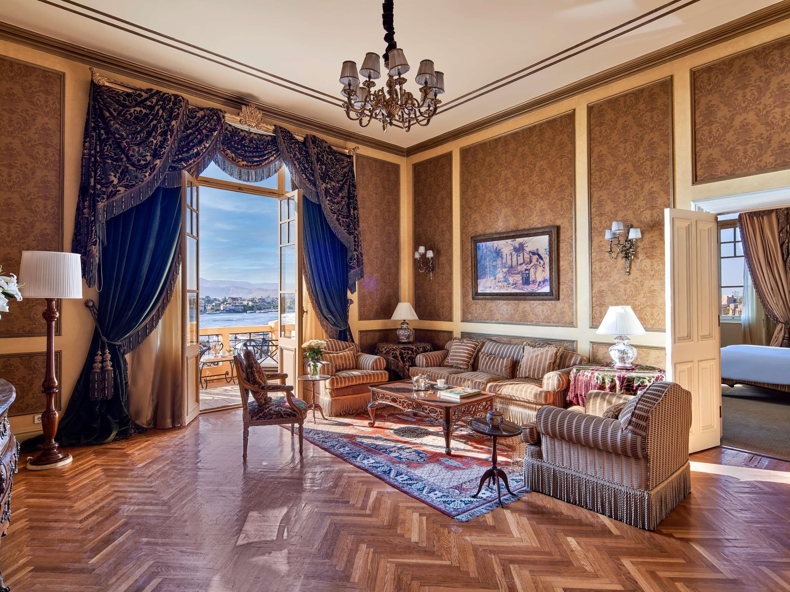 Suite, 1 cama de matrimonio grande, vistas al río (Opera-Extra Bedroom-extra living room) | Ropa de cama de alta calidad, colchones con acolchado adicional, minibar