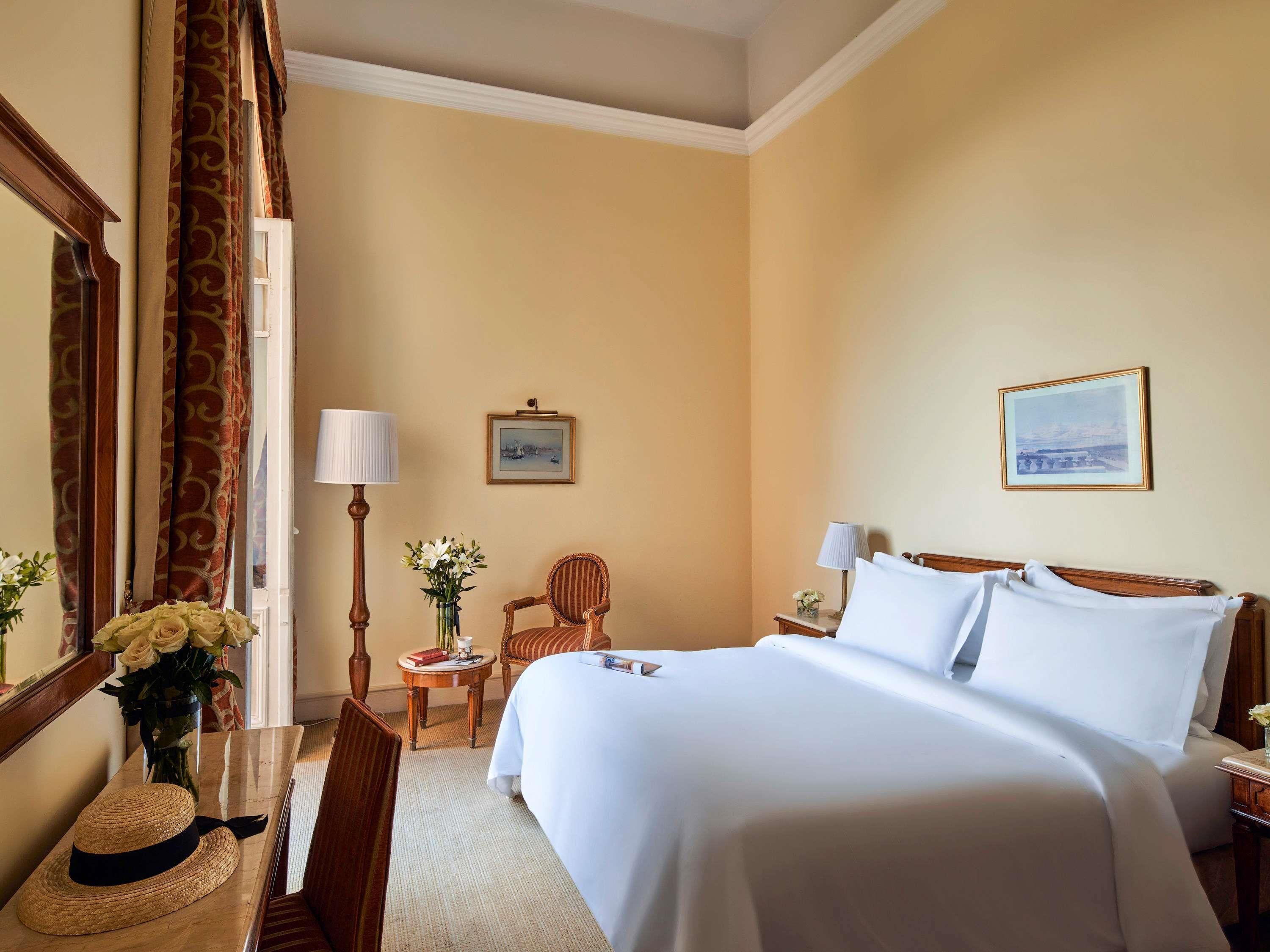 Ropa de cama de alta calidad, colchones con acolchado adicional, minibar