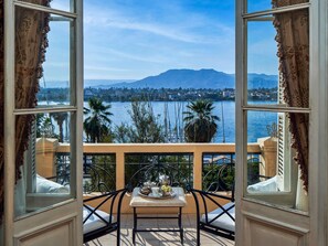 Suite, 1 King Bed | 1 bedroom, premium bedding, pillowtop beds, minibar