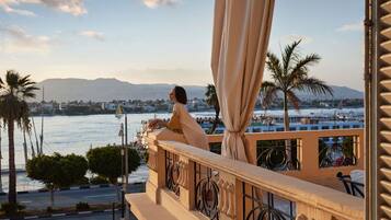 ์ค์ํธ, ํน์ฌ์ด์ฆ์นจ๋ 1๊ฐ, ๋ฐ์ฝ๋, ๊ฐ ์ ๋ง (Imperial-Extra living room-Extra bedr) | ๊ณ ๊ธ ์นจ๊ตฌ, ํ๋ก์ฐํ ์นจ๋, ๋ฏธ๋๋ฐ, ๊ฐ์ค ๋ด ๊ธ๊ณ