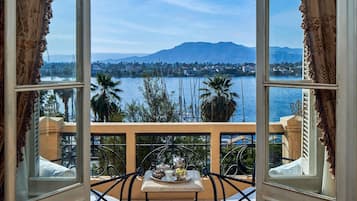 Suite, 1 King Bed | 1 bedroom, premium bedding, pillowtop beds, minibar