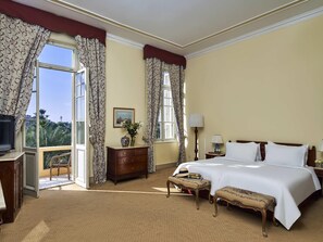 Sengetøy av topp kvalitet, senger med overmadrass og minibar