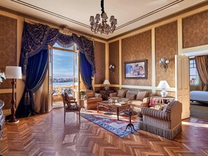 Suite, 1 King Bed | Premium bedding, pillowtop beds, minibar, in-room safe