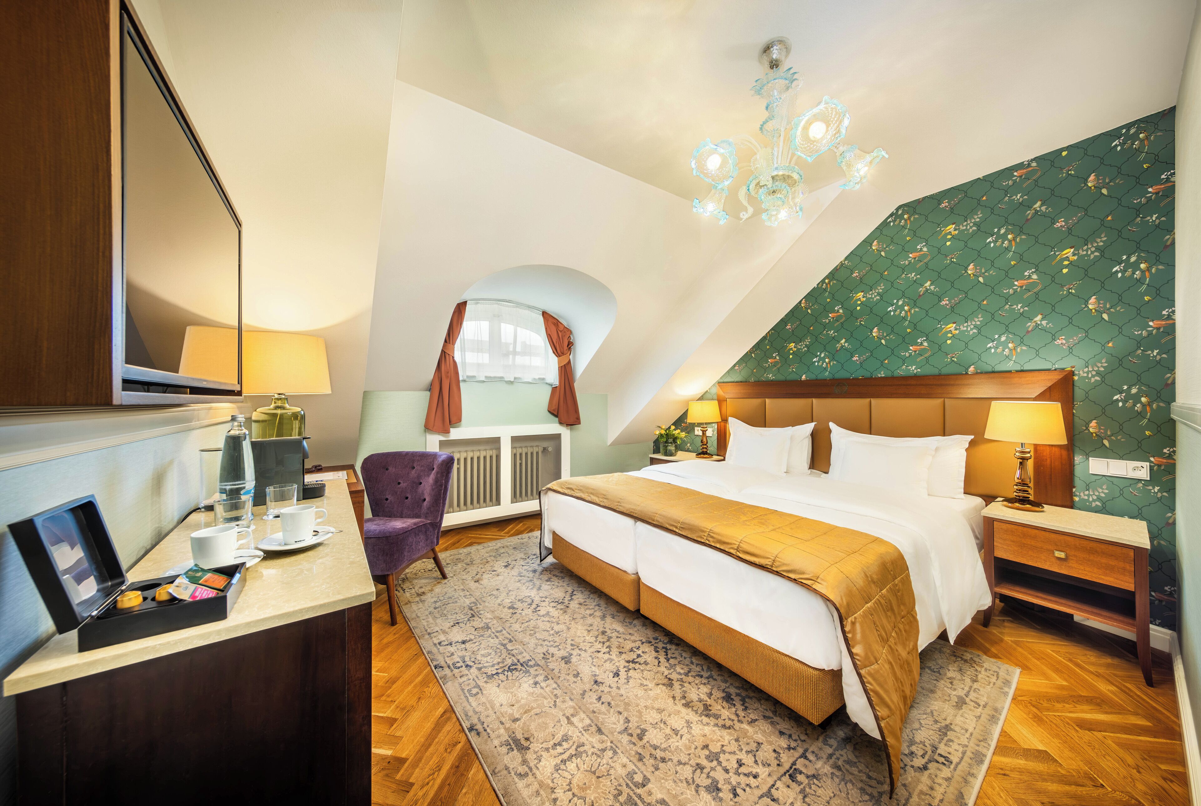 deluxe double or twin room | hypo-allergenic bedding, minibar, in-room safe, desk