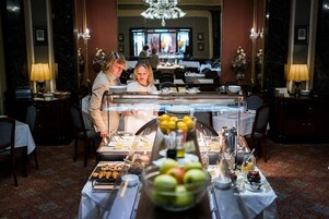 Café da manhã com buffet todos os dias mediante uma taxa
