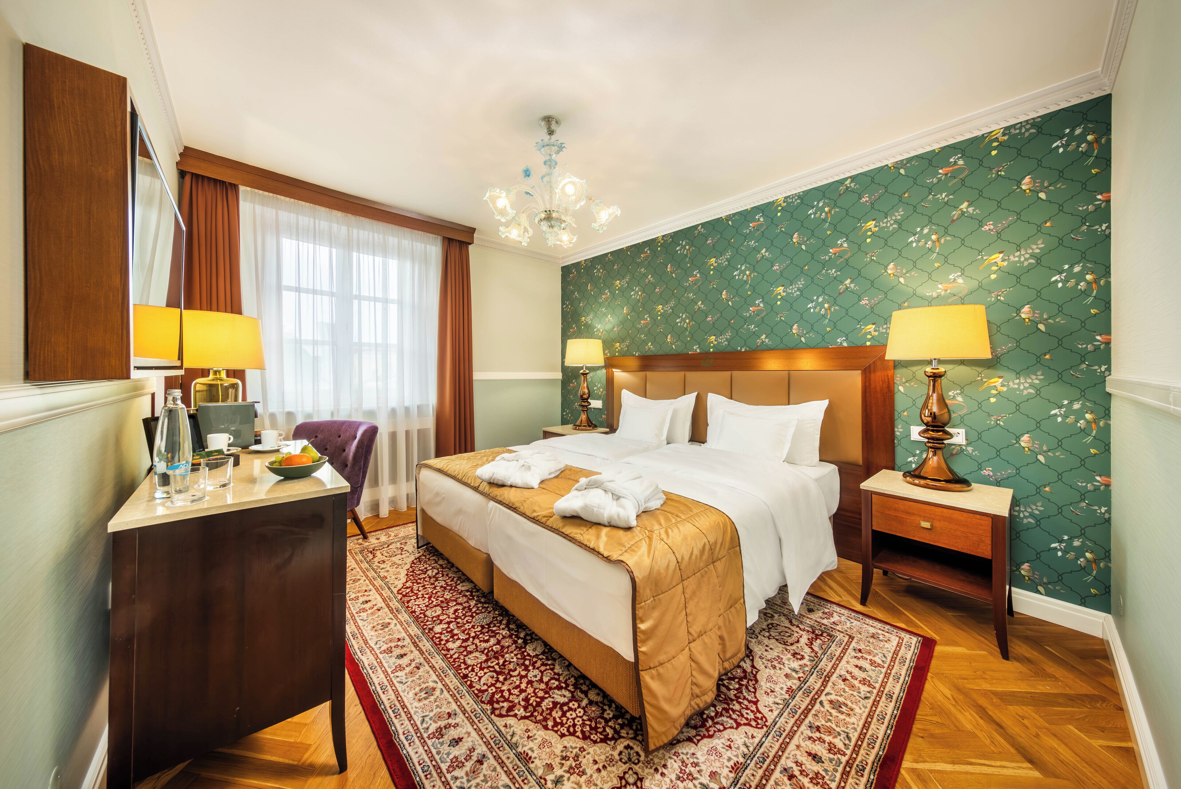 deluxe double or twin room | hypo-allergenic bedding, minibar, in-room safe, desk