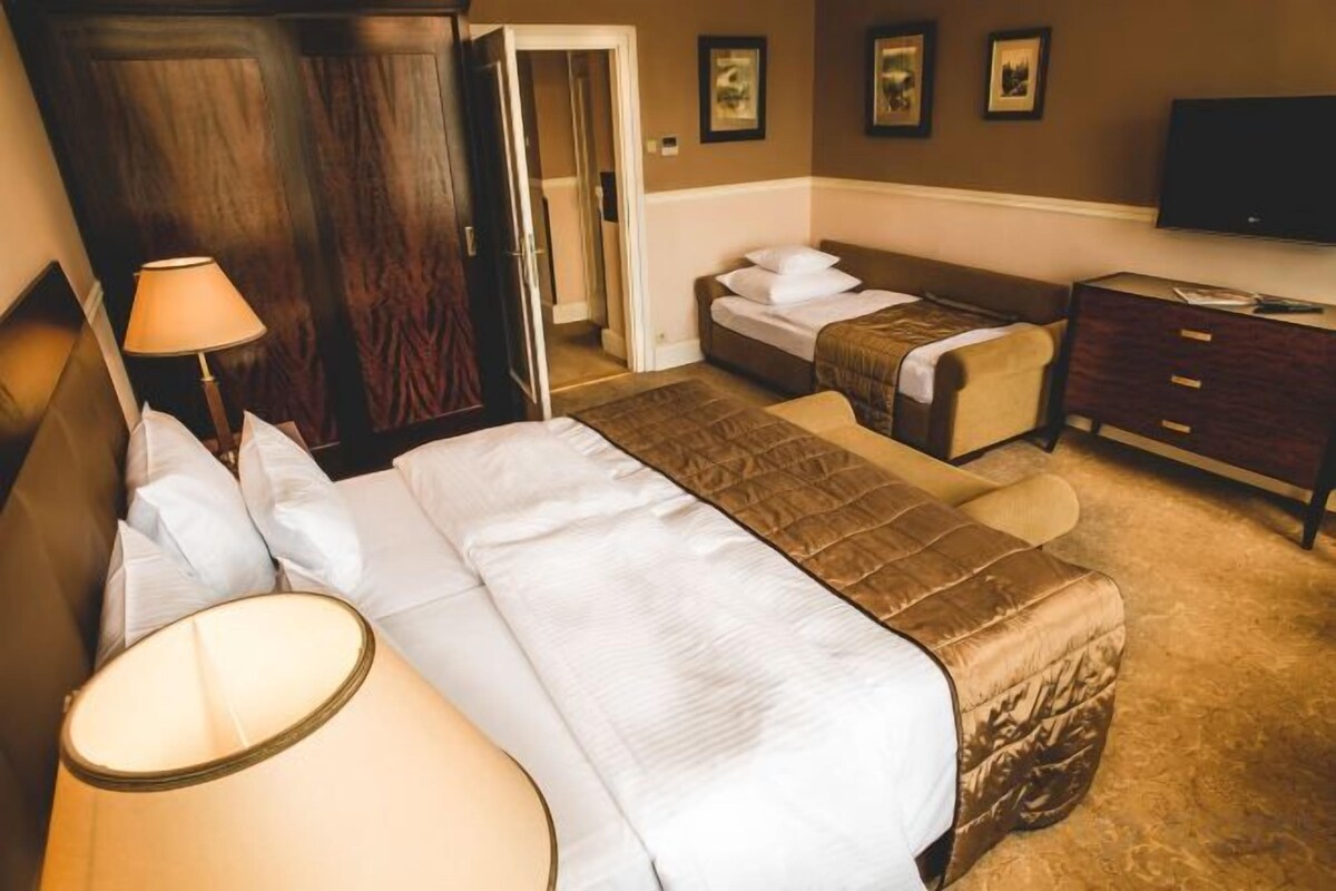 Hypo-allergenic bedding available, minibar, in-room safe, desk