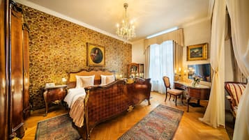Suite (Historical) | Hypo-allergenic bedding, minibar, in-room safe, desk