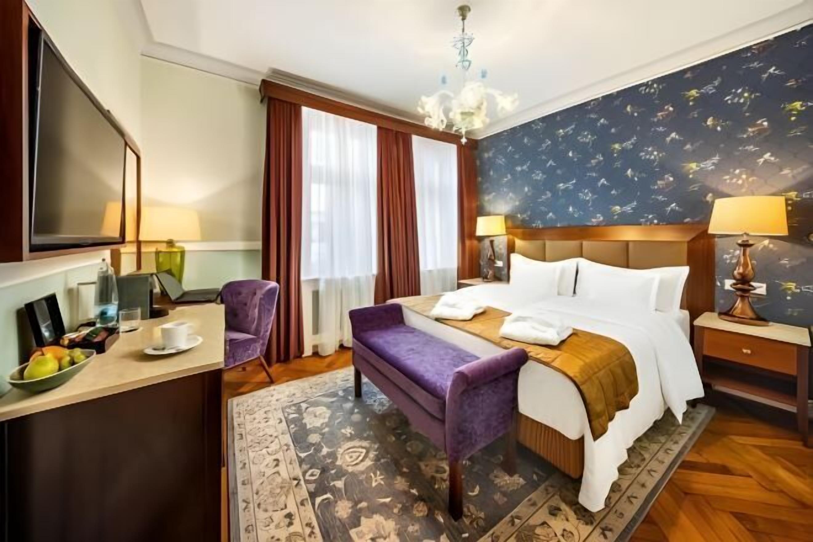 Ropa de cama hipoalergénica y minibar 