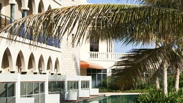 1 bedroom, premium bedding, down duvets, Select Comfort beds