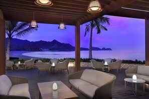 Playa privada, camastros, sombrillas y toallas de playa 