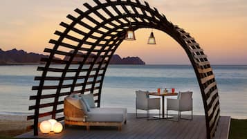 3 restaurants, breakfast, lunch, dinner served; international cuisine