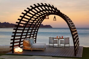 3 restaurants; breakfast, lunch, and dinner served - Al Bustan Palace, a Ritz-Carlton Hotel (Muscat)
