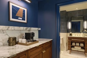 Deluxe Room, 1 King Bed | 1 bedroom, premium bedding, in-room safe, blackout drapes