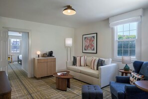 En 37-tommers TV med kabel-kanaler samt filmkjøp