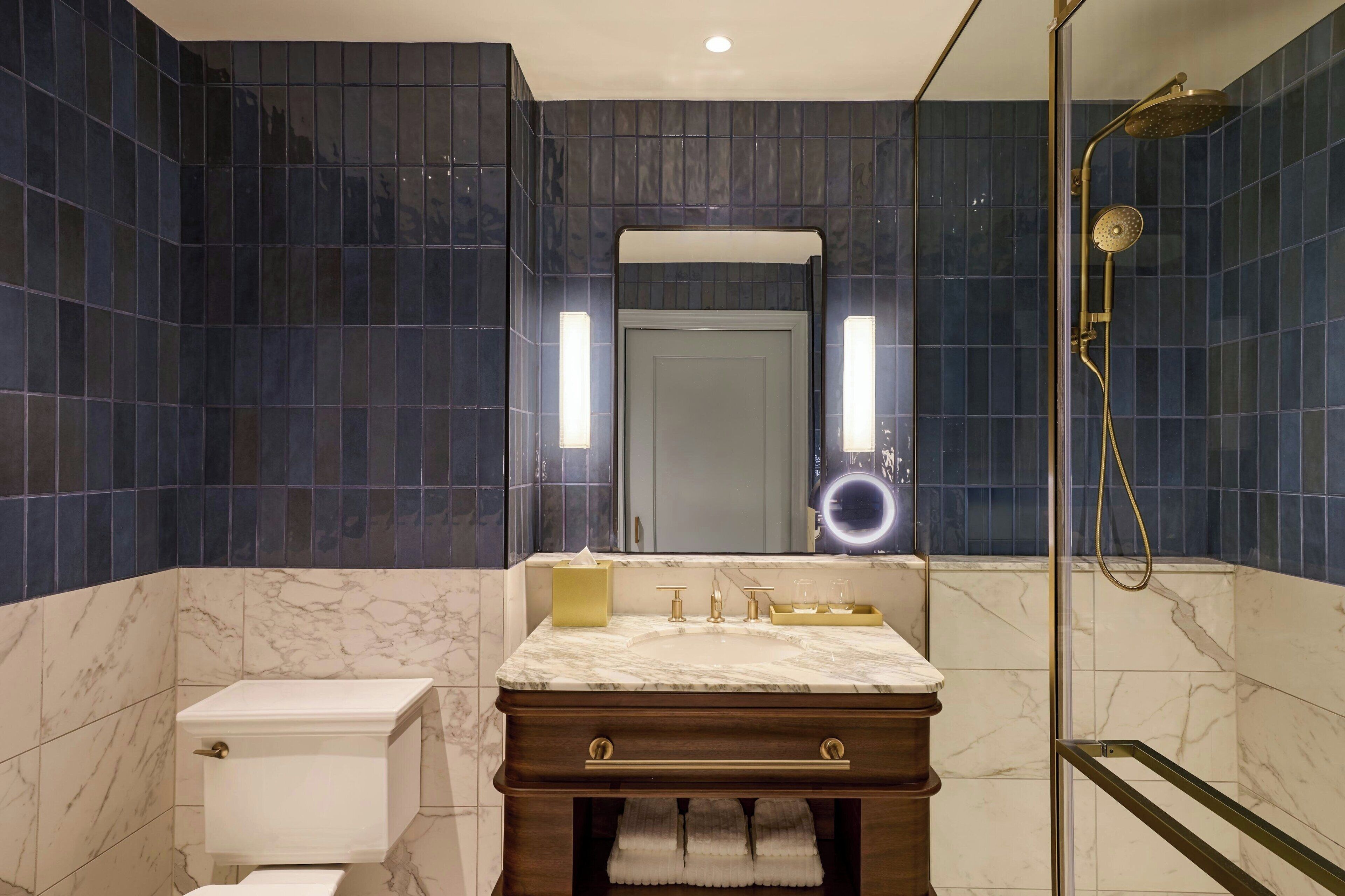 combined shower/bathtub, free toiletries, hair dryer, towels