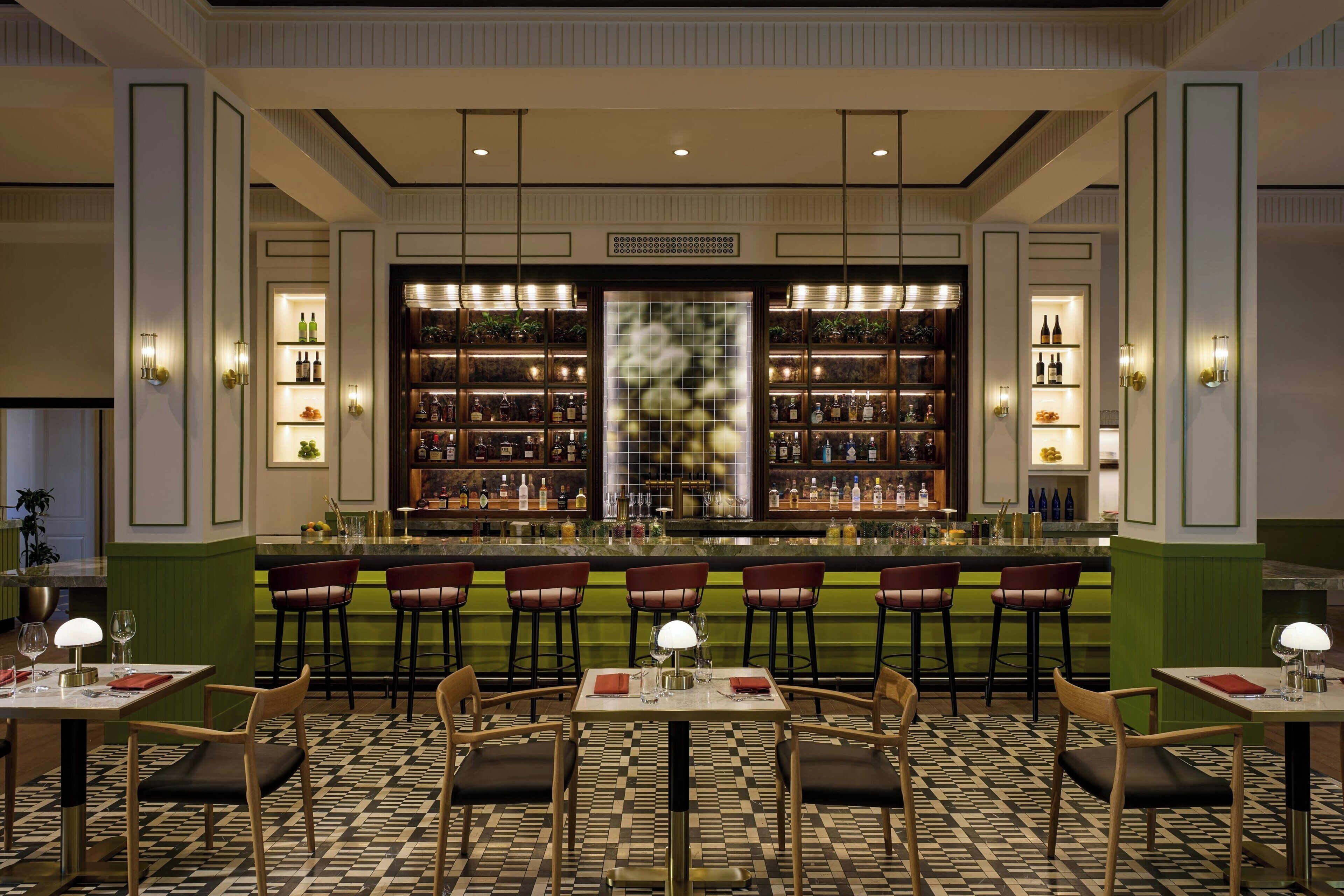 2 restaurants, breakfast served