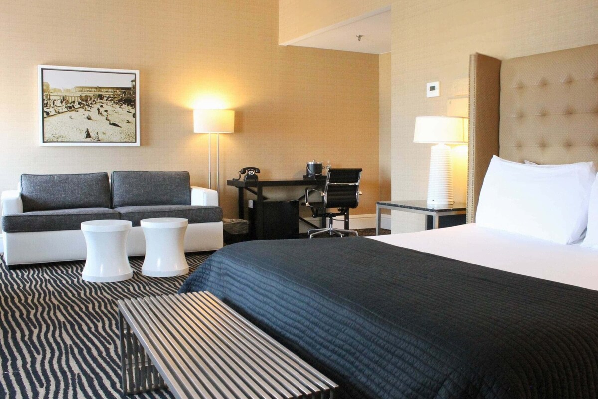 Premium bedding, down comforters, in-room safe, desk