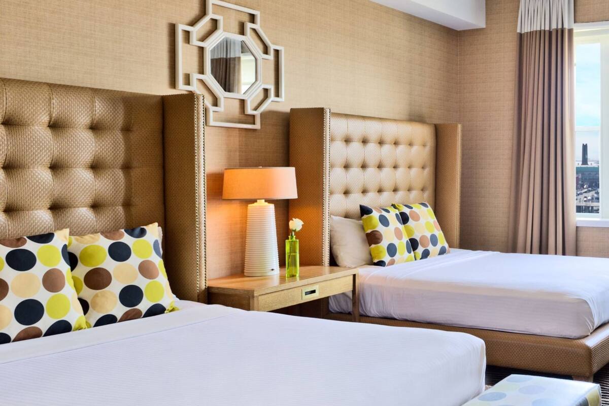 高档床上用品、羽绒被、客房内保险箱、办公桌