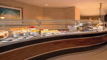 Cooked-to-order breakfast for a fee