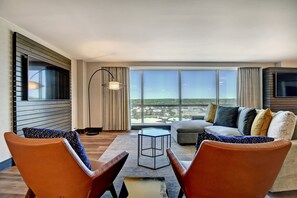 Smart TV, Netflix - Marriott Tulsa Hotel Southern Hills (Tulsa)