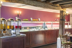 Daily buffet breakfast (GBP 16.95 per person)