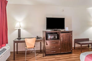 Deluxe-Zimmer, 1 King-Bett, Nichtraucher, Kühlschrank und Mikrowelle | Zimmerausstattung