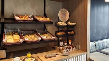 Petit déjeuner buffet servi tous les jours en supplément