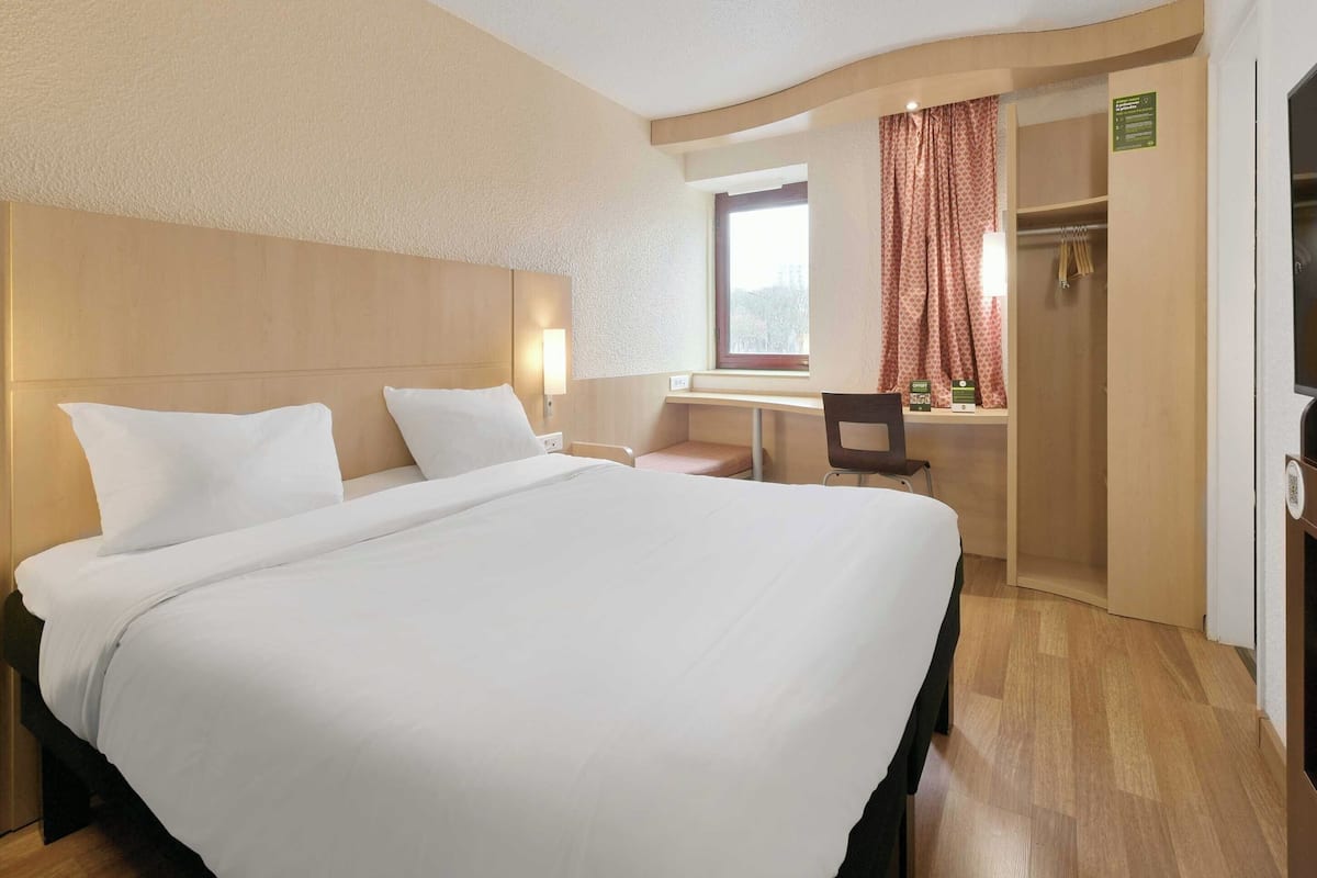 desk, laptop workspace, blackout curtains, soundproofing