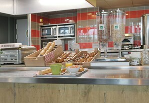 Petit déjeuner buffet (11.50 EUR par personne)