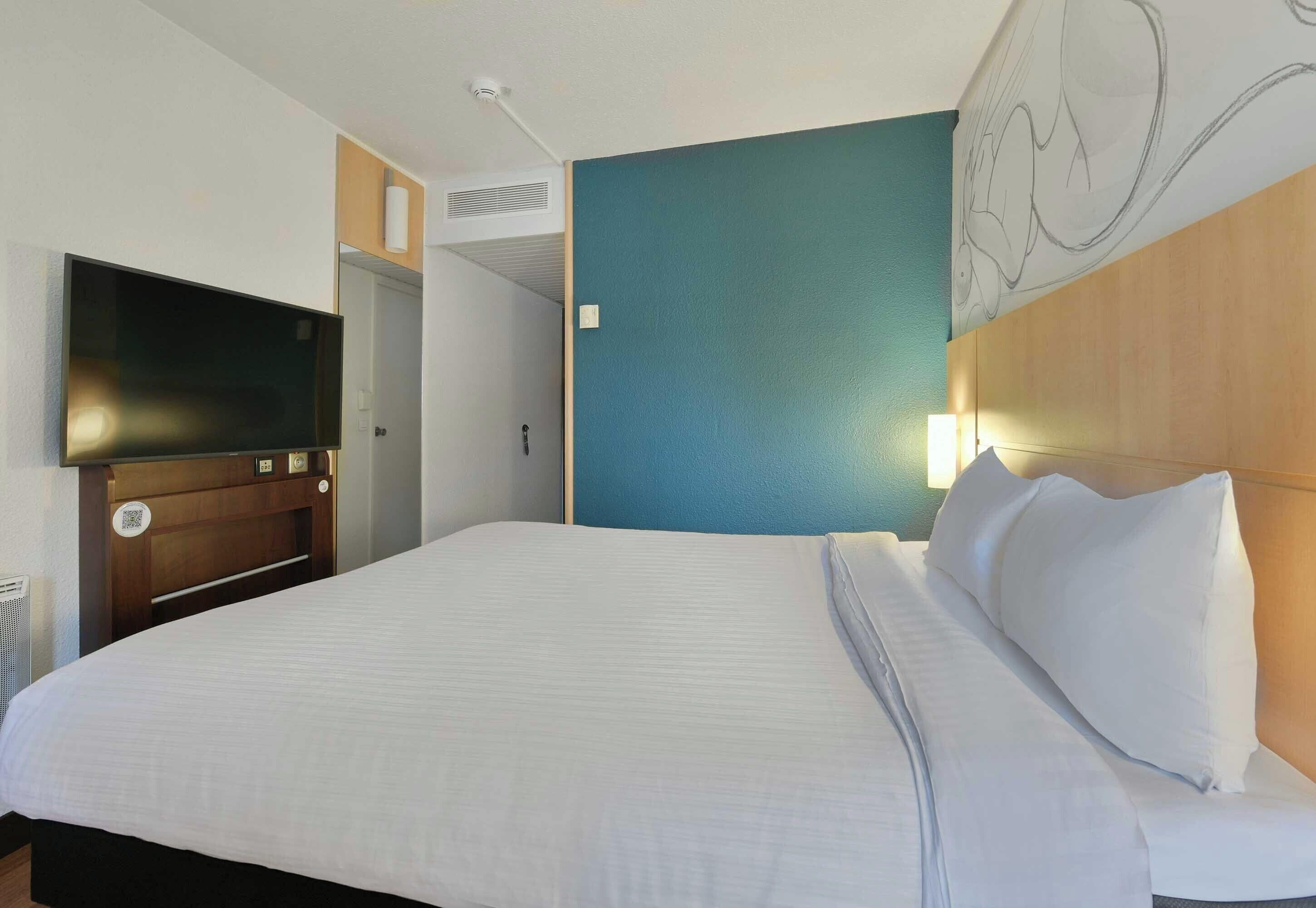 desk, laptop workspace, blackout curtains, soundproofing