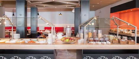 Frukostbuffé varje dag (EUR 15.50 per person)