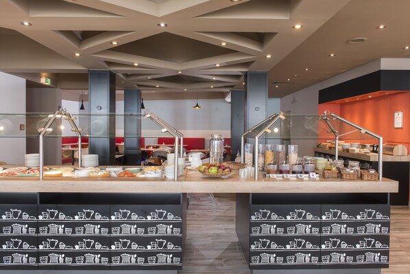 Daily buffet breakfast (EUR 15.50 per person)