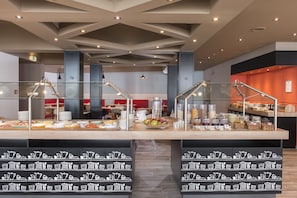 Daily buffet breakfast (EUR 15.50 per person)