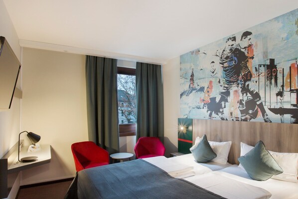 Schreibtisch, Verdunkelungsvorhänge, kostenloses WLAN, Bettwäsche