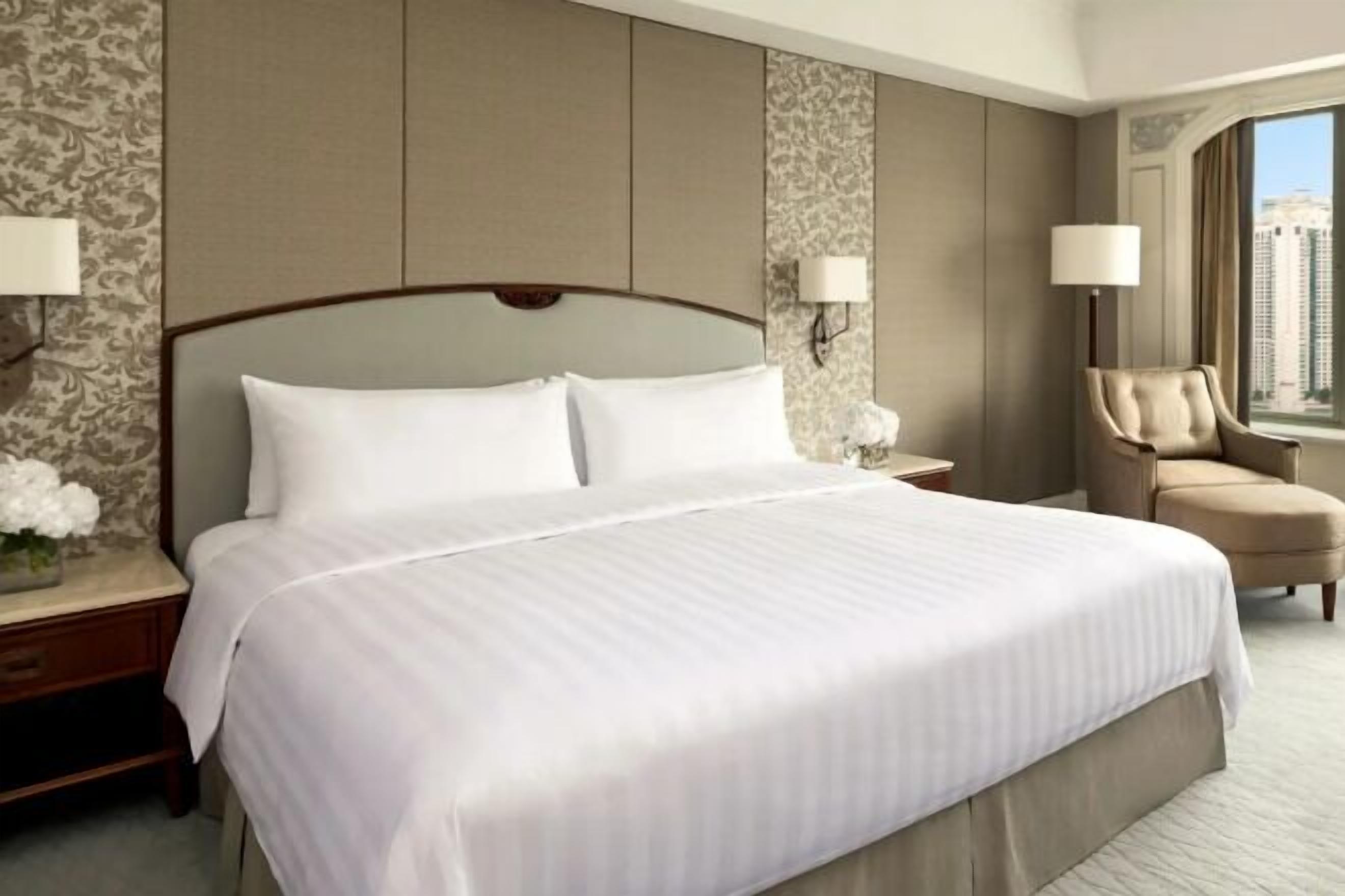 Ropa de cama de alta calidad, edredón, camas con pillow-top y minibar 