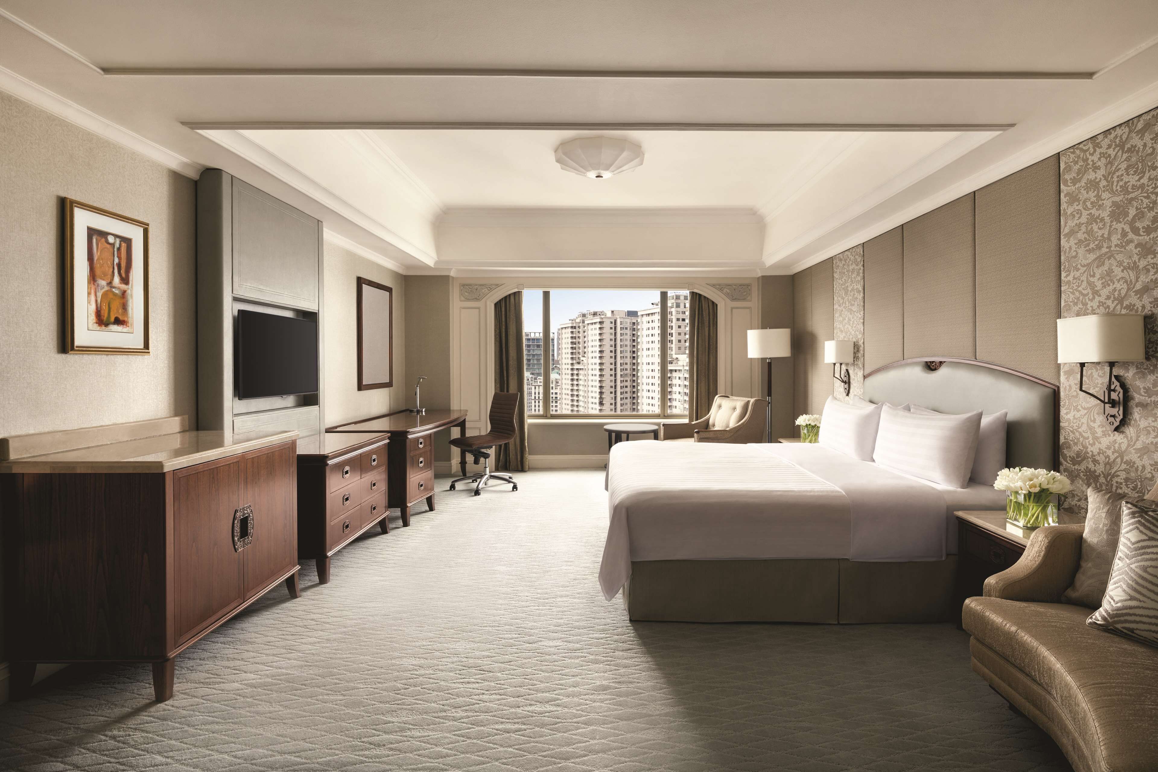 executive suite, 1 king bed | 1 bedroom, premium bedding, down duvets, pillow-top beds