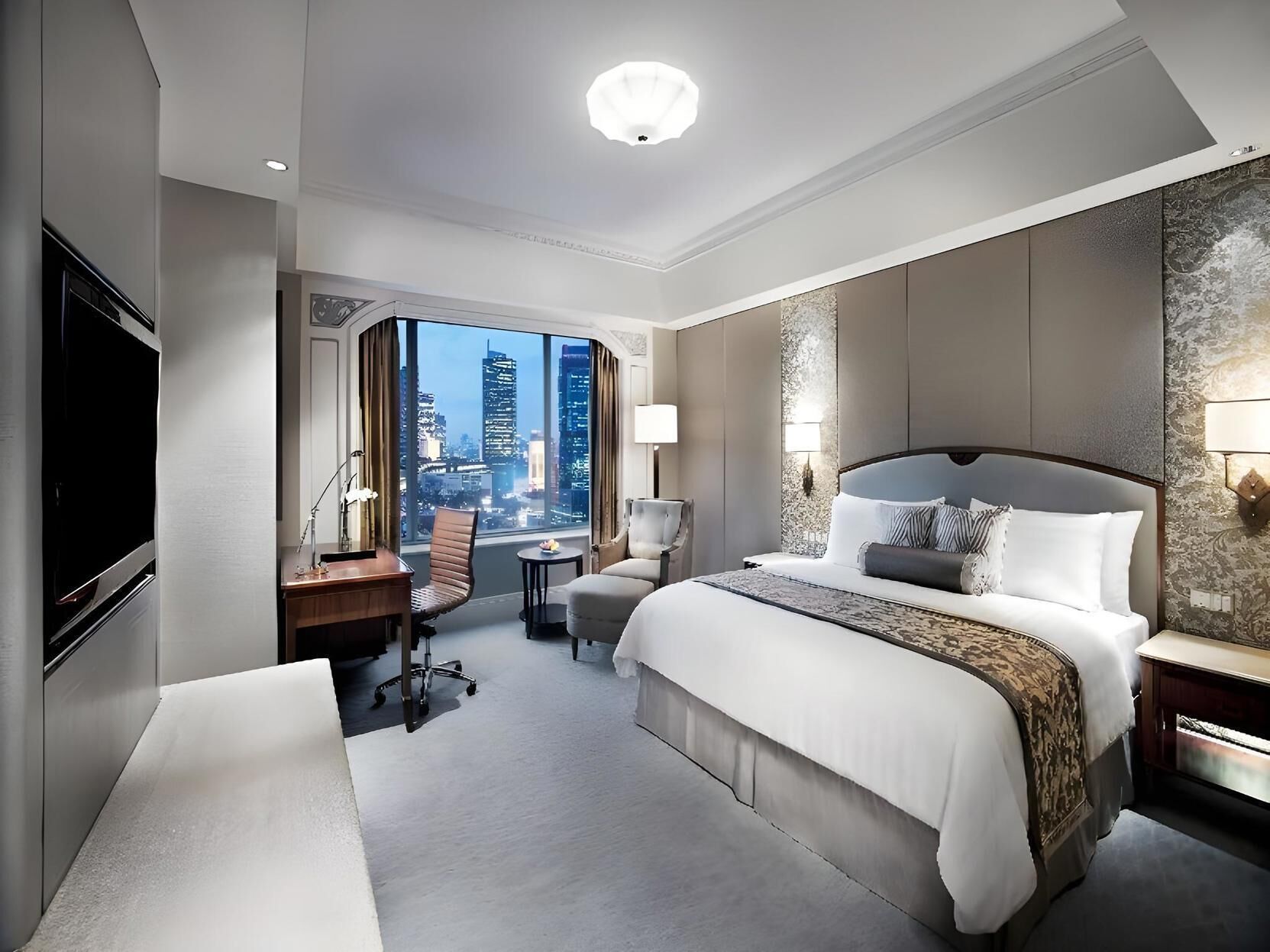 Premium bedding, down duvets, pillow-top beds, minibar