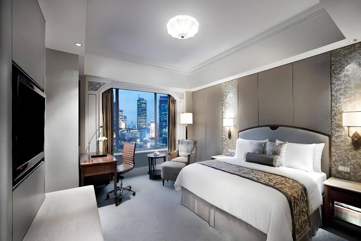 Premium bedding, down comforters, pillowtop beds, minibar