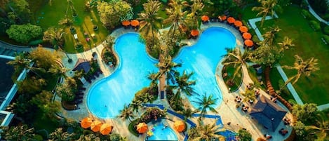 Outdoor pool, pool umbrellas, sun loungers