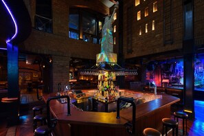 3 Bars/Lounges, Poolbar