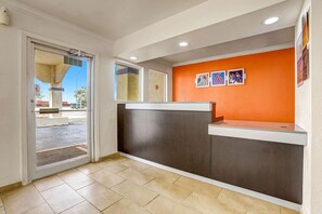 Lobby - Motel 6 Clovis, NM (Clovis)