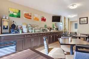 Free daily buffet breakfast 