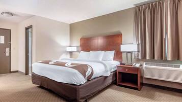 Premium bedding, desk, iron/ironing board, free cots/infant beds