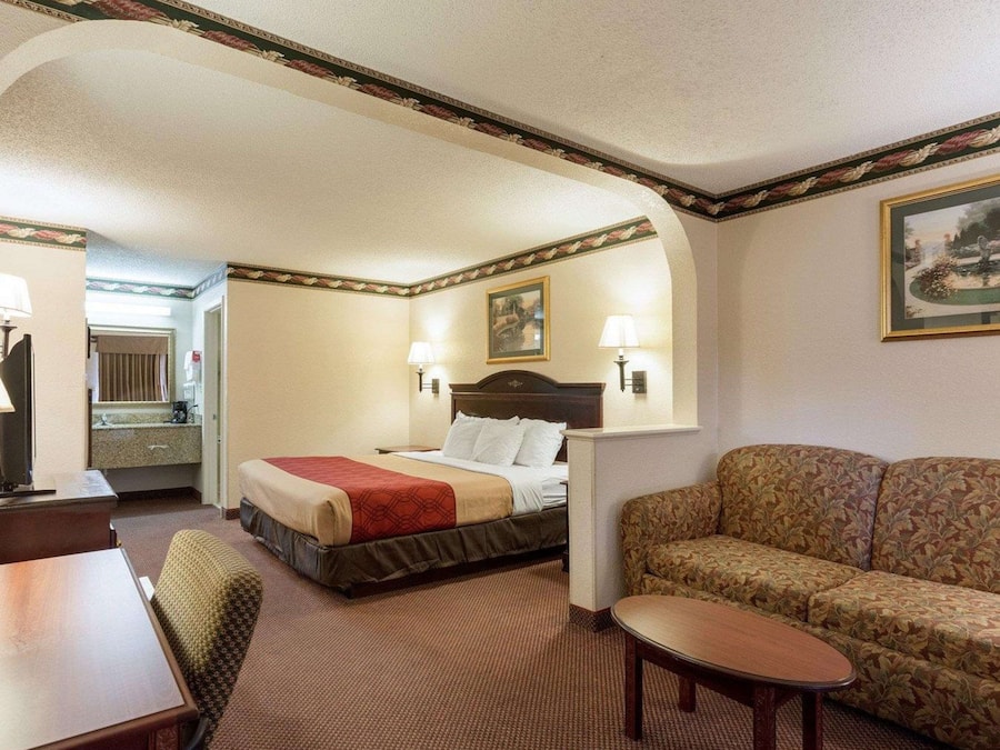 Bureau, fer et planche Ă repasser, Wi-Fi gratuit, draps fournis