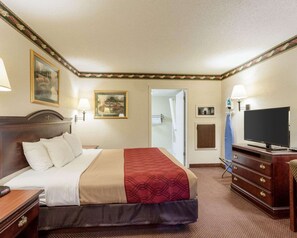 Desk, iron/ironing board, free WiFi, bed sheets - Econo Lodge Grenada (Grenada)