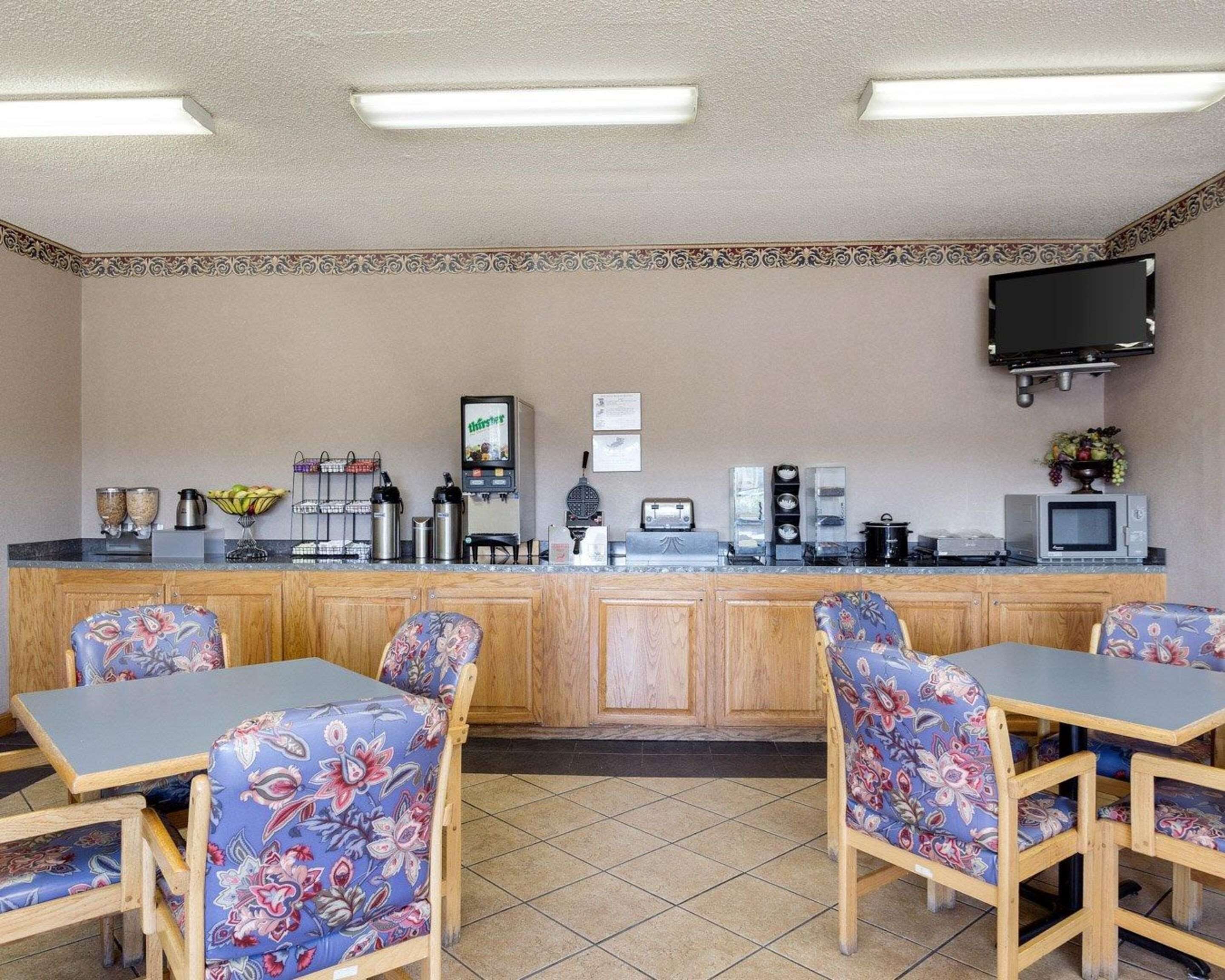 free daily continental breakfast